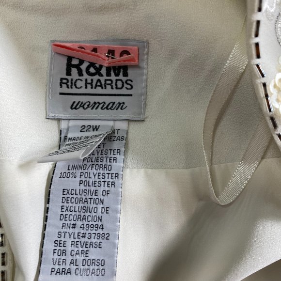 📌 Off-white Dress and Coat with beaded Trim - Picture 14 of 16